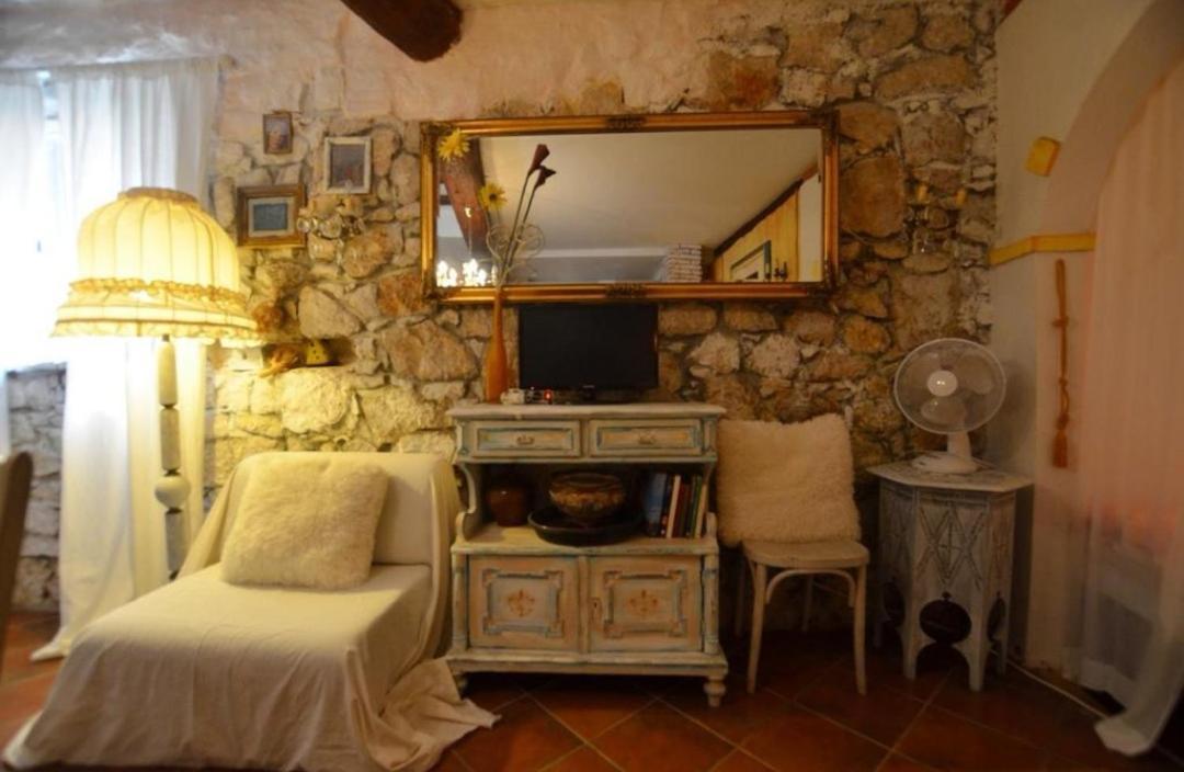 Апартаменты Studio Antique Ровинь Экстерьер фото