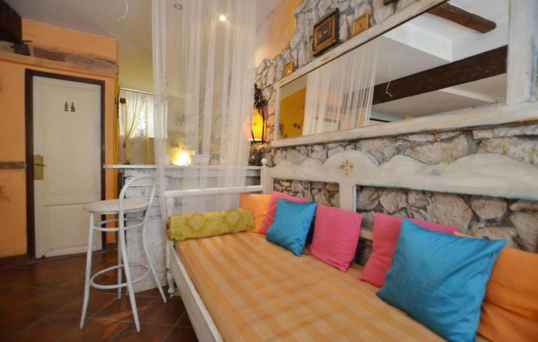 Апартаменты Studio Antique Ровинь Экстерьер фото